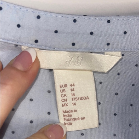 H&M womens cotton blouse size 14 Light Blue partial Button Down business casual - Picture 6 of 17